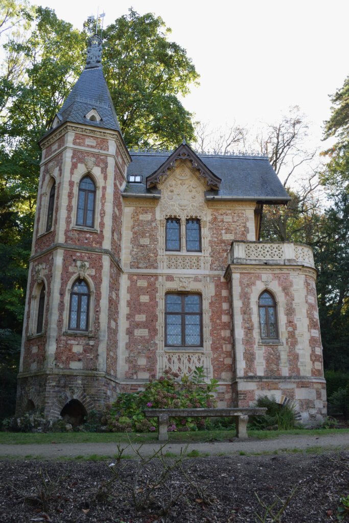 Kaunis Chateau Monte-Criston puutarhan renessanssilinna