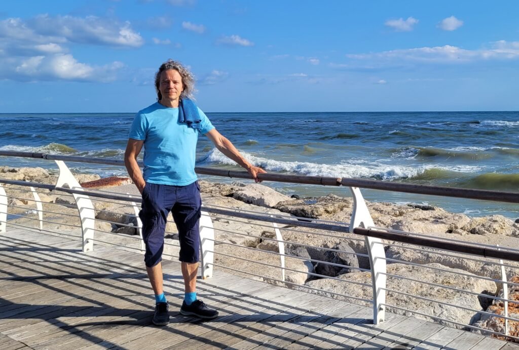 Matkabloggaaja FinInTirol Pesaron rantabulevardilla