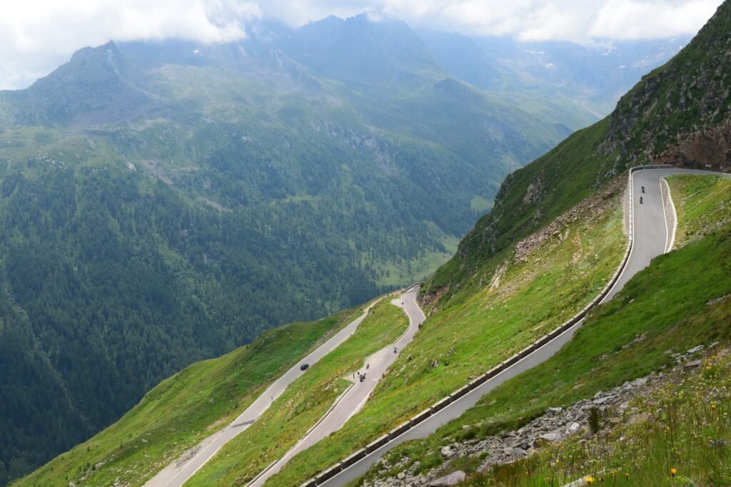 Passo-Rombo Italian puolen tien mutkia